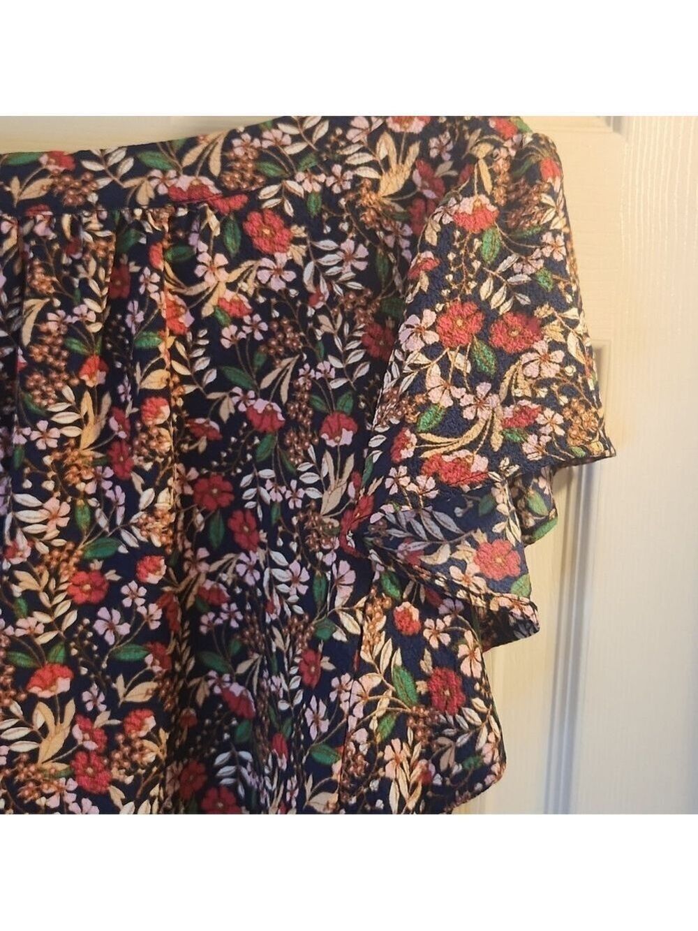 NWT Draper James flutter sleeve blouse XXL Red Blue Daint Floral Smocked Henley - Picture 7 of 8
